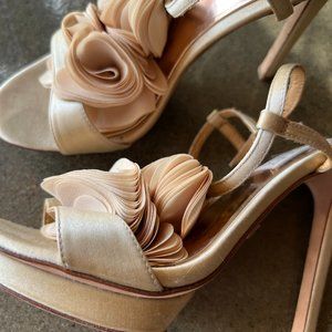 Badgley Mischka Women's Nude Floral Heel